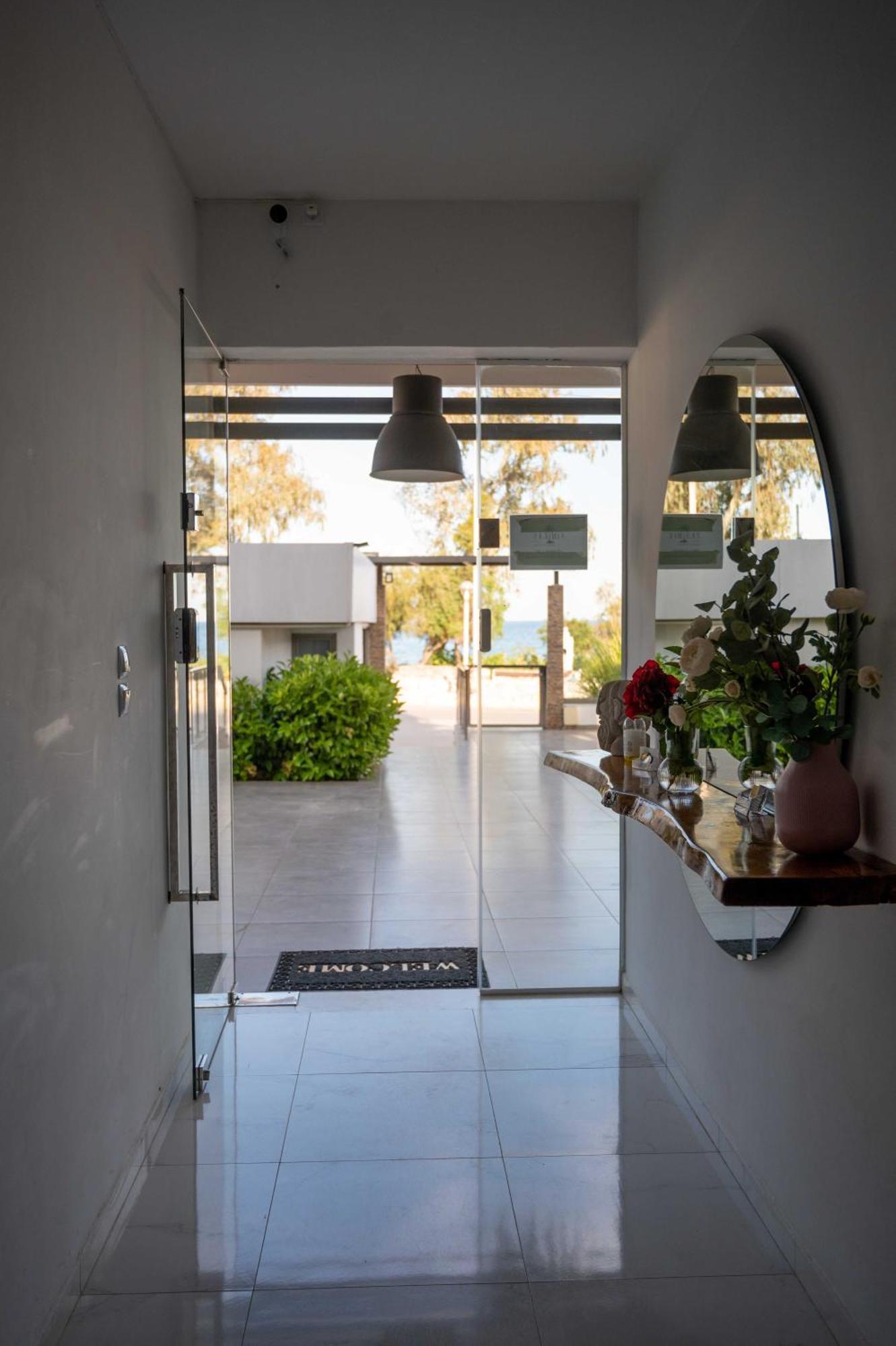 Finikas Suites & Apartments 10Min From Athens Airport Artemida  Exteriör bild