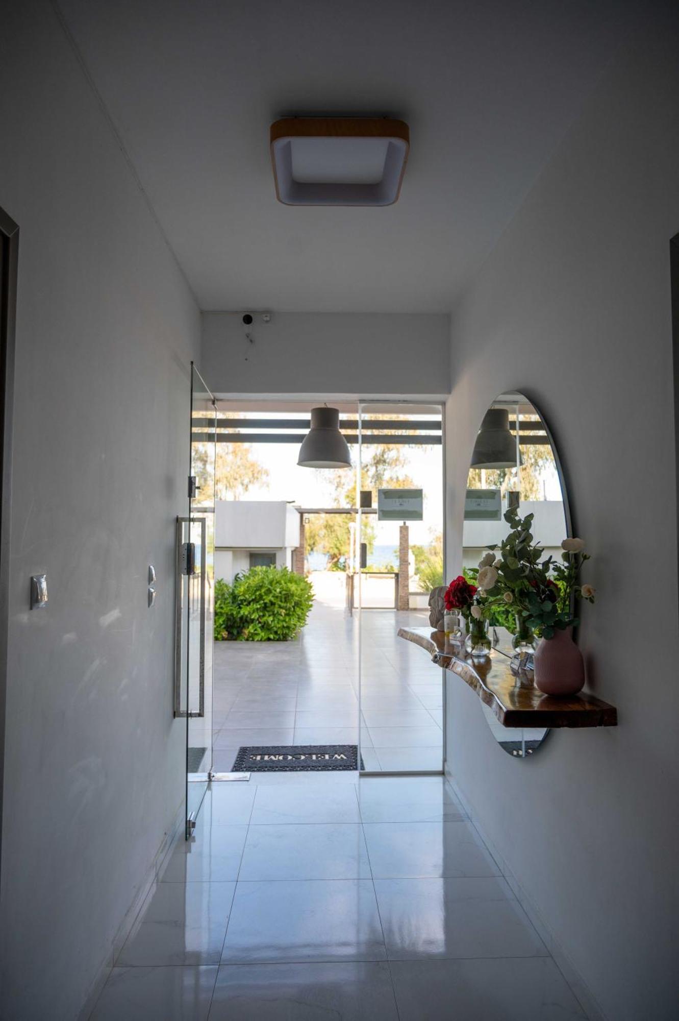 Finikas Suites & Apartments 10Min From Athens Airport Artemida  Exteriör bild