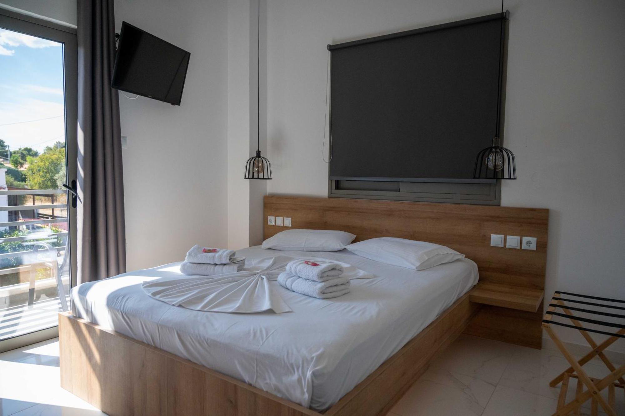Finikas Suites & Apartments 10Min From Athens Airport Artemida  Exteriör bild