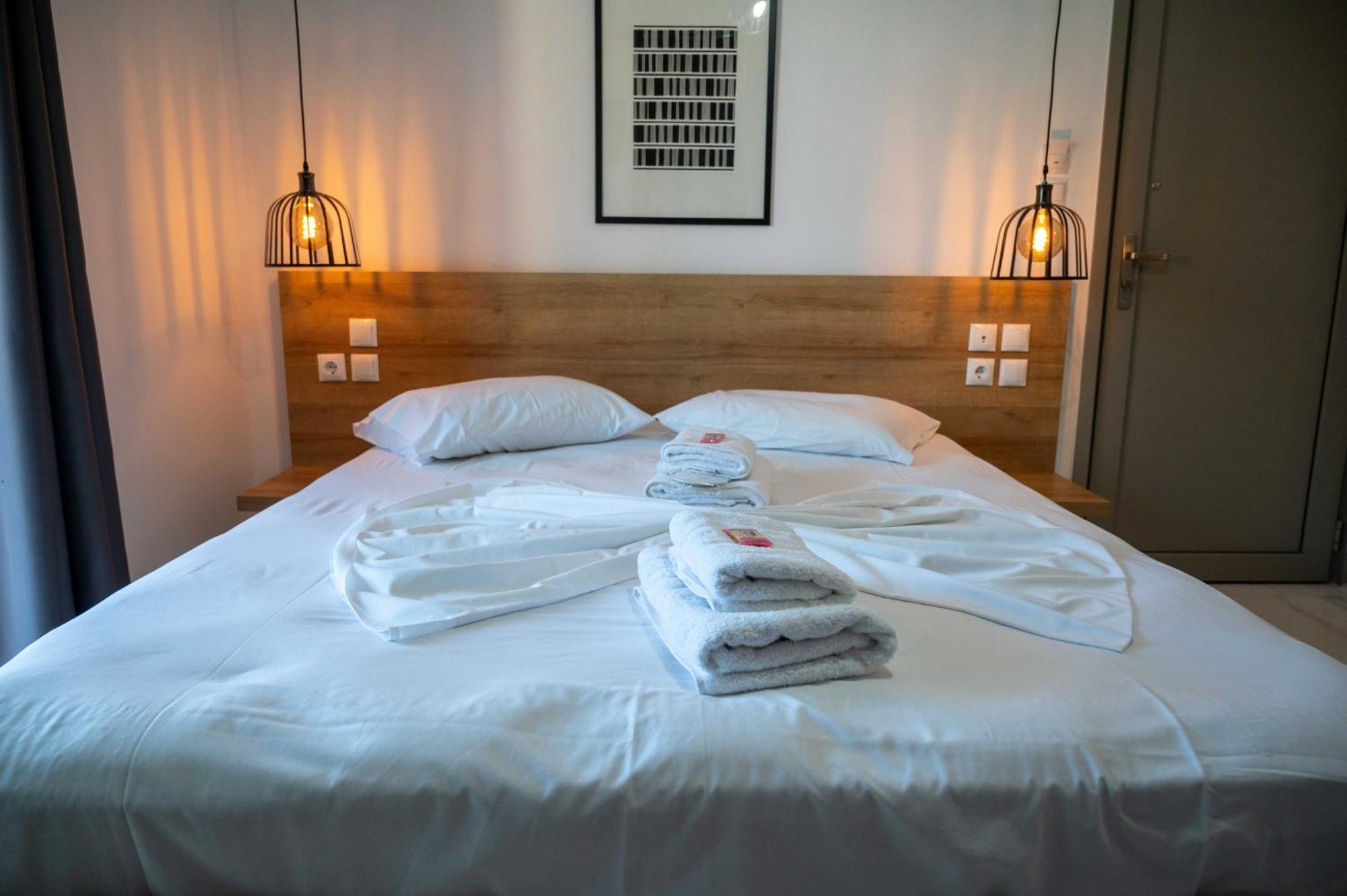 Finikas Suites & Apartments 10Min From Athens Airport Artemida  Exteriör bild