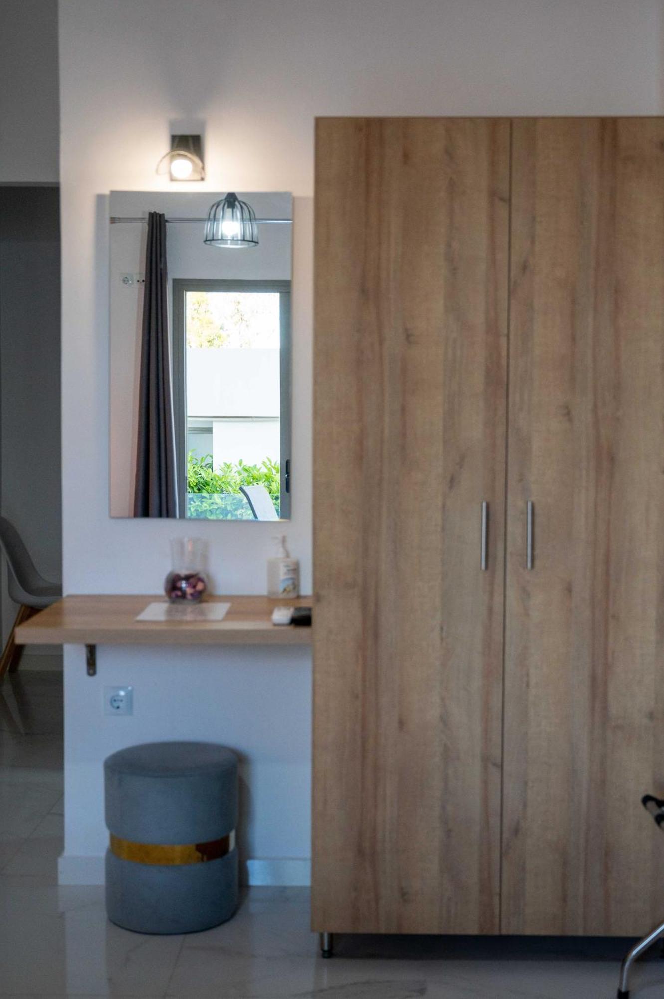 Finikas Suites & Apartments 10Min From Athens Airport Artemida  Exteriör bild