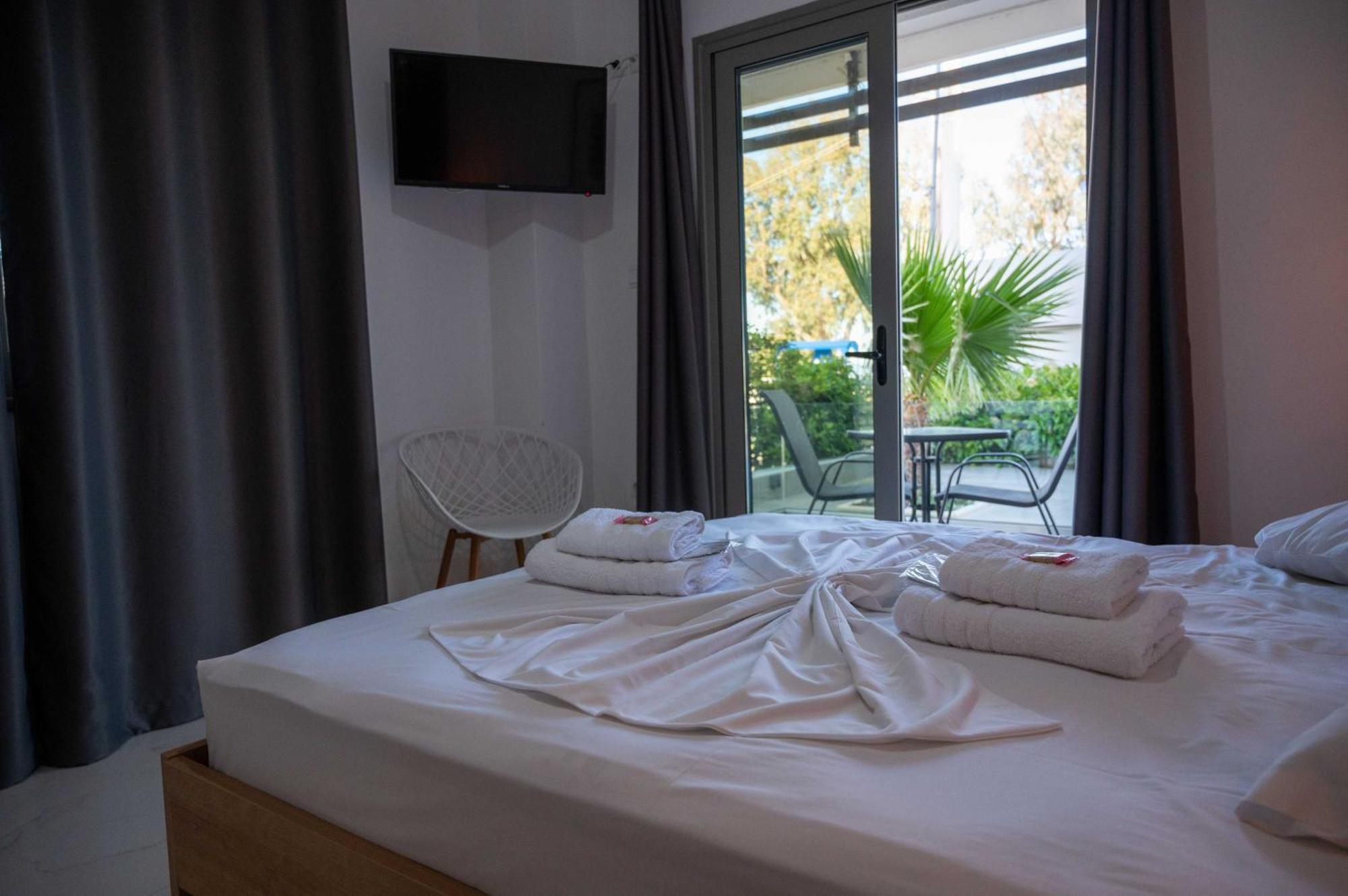 Finikas Suites & Apartments 10Min From Athens Airport Artemida  Exteriör bild