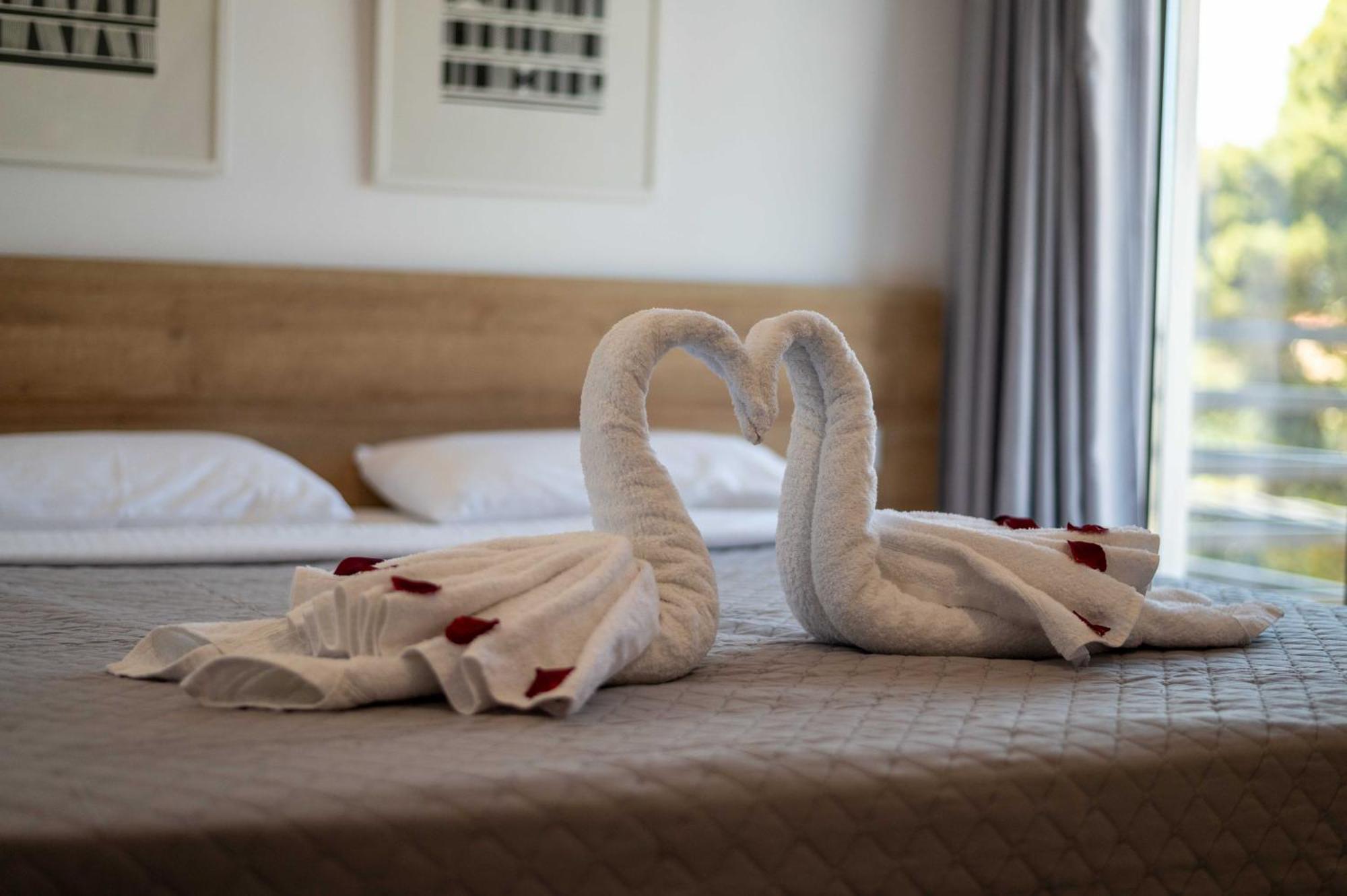 Finikas Suites & Apartments 10Min From Athens Airport Artemida  Exteriör bild