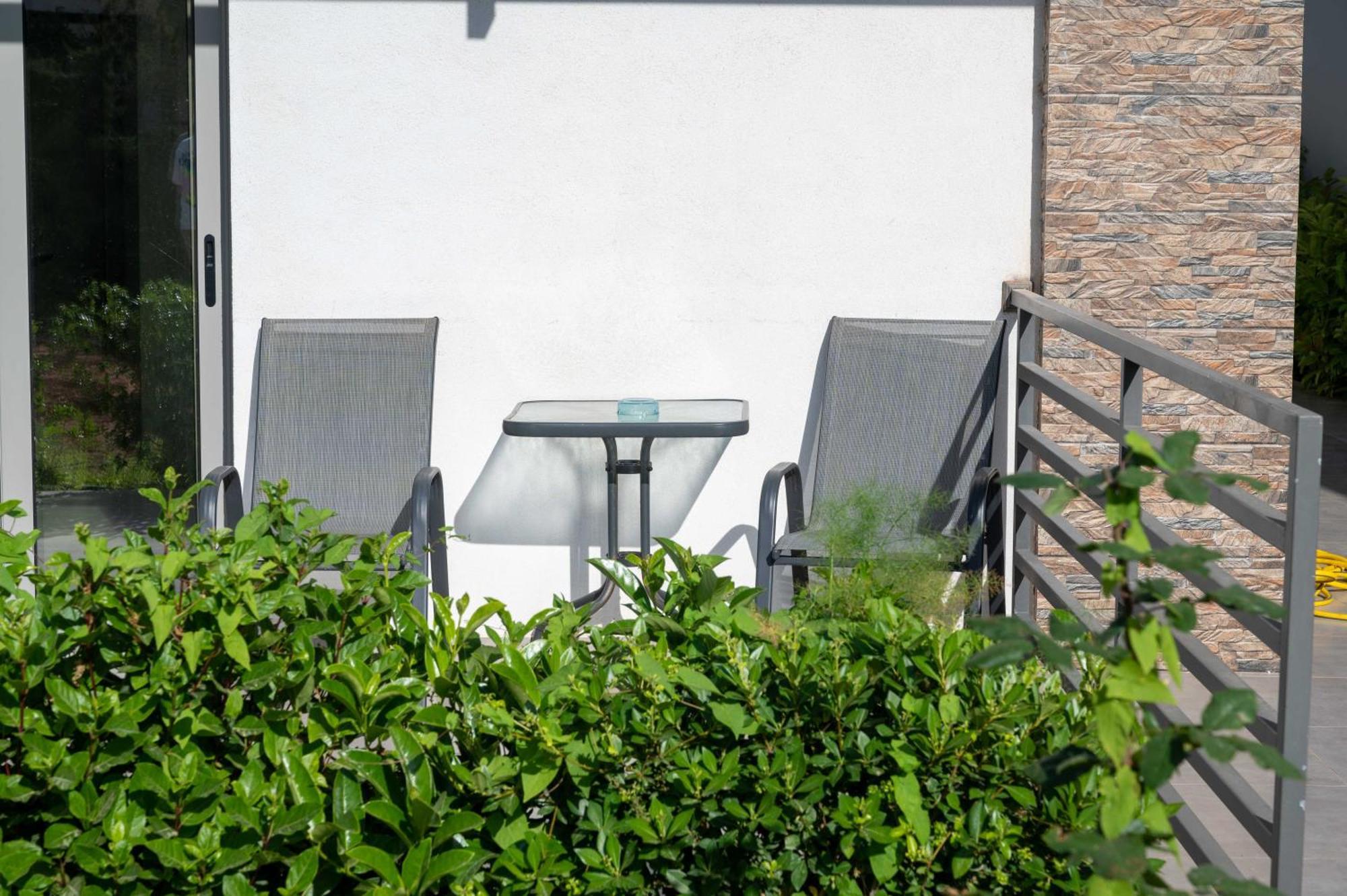 Finikas Suites & Apartments 10Min From Athens Airport Artemida  Exteriör bild
