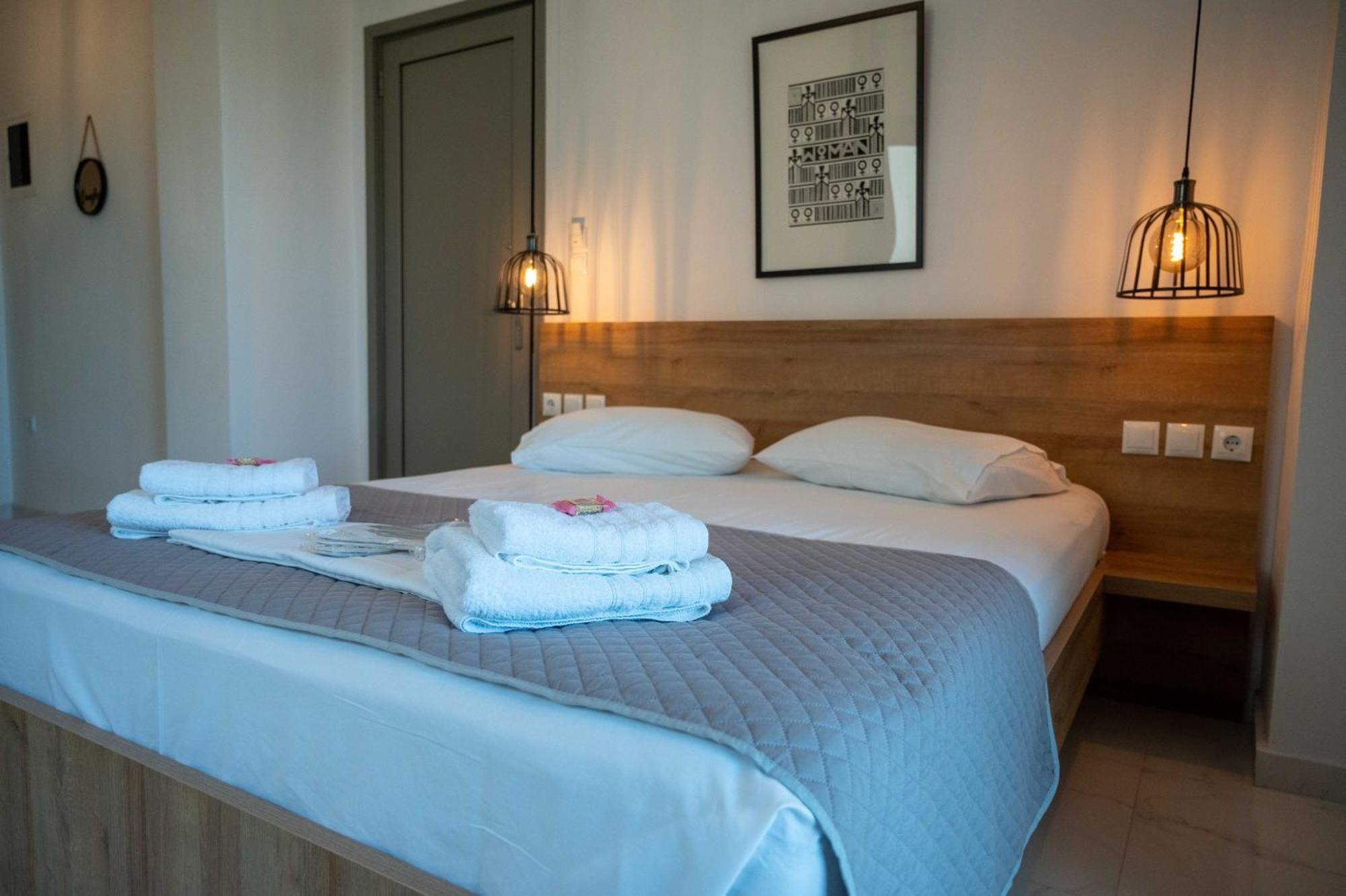 Finikas Suites & Apartments 10Min From Athens Airport Artemida  Exteriör bild