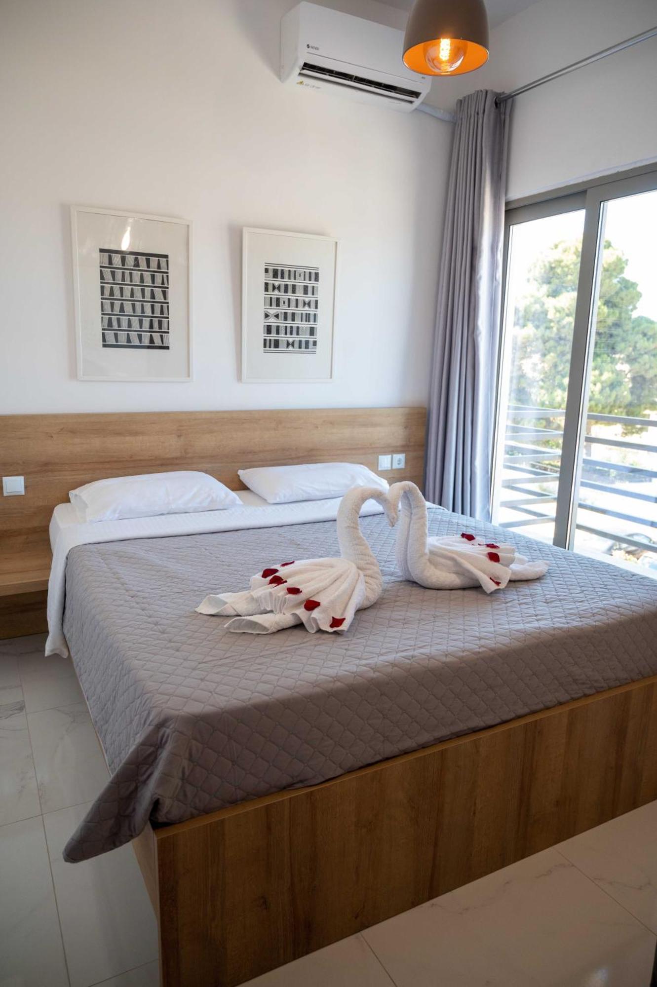 Finikas Suites & Apartments 10Min From Athens Airport Artemida  Exteriör bild