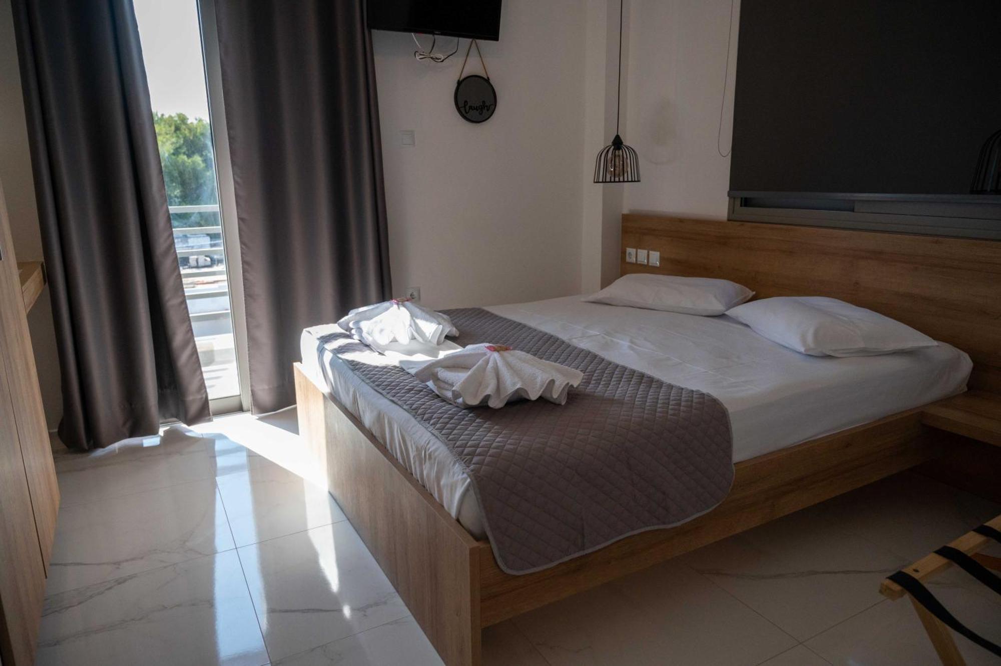 Finikas Suites & Apartments 10Min From Athens Airport Artemida  Exteriör bild
