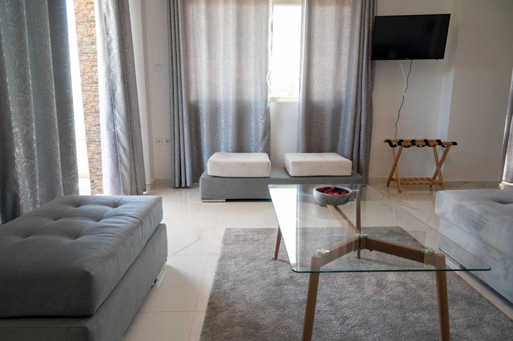 Finikas Suites & Apartments 10Min From Athens Airport Artemida  Exteriör bild