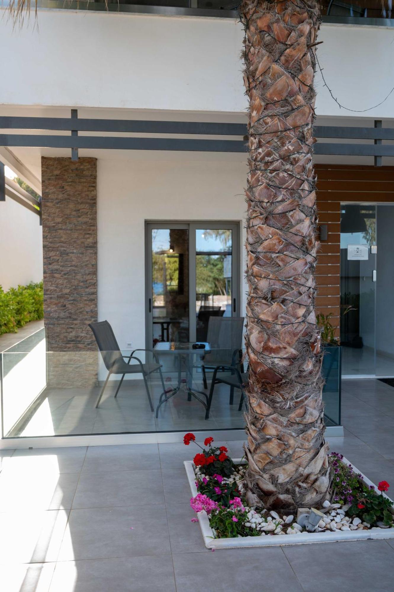 Finikas Suites & Apartments 10Min From Athens Airport Artemida  Exteriör bild