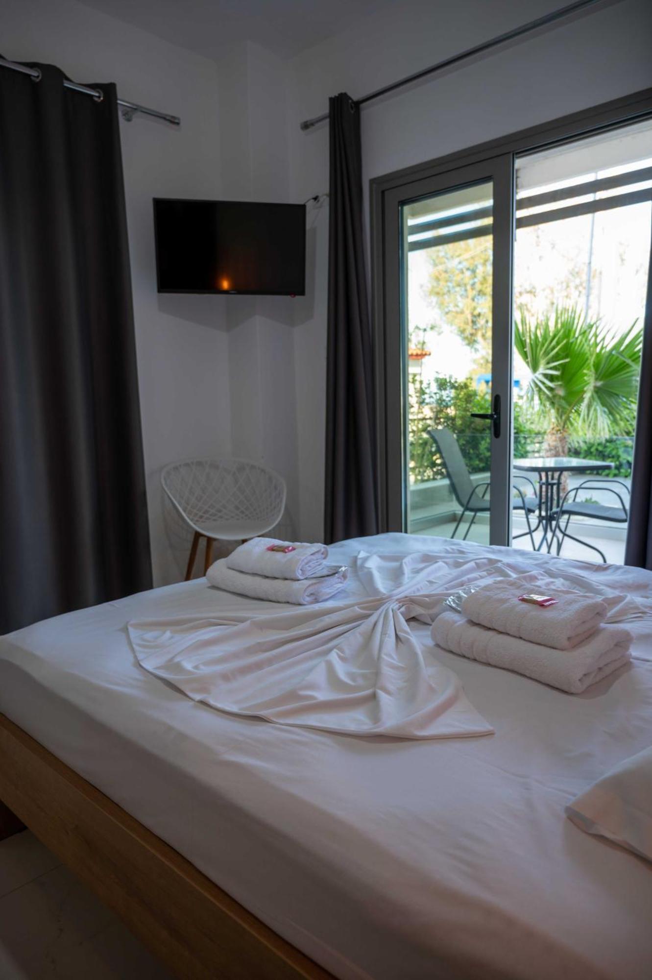 Finikas Suites & Apartments 10Min From Athens Airport Artemida  Exteriör bild